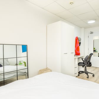 Silver En Suite City View - Image 4